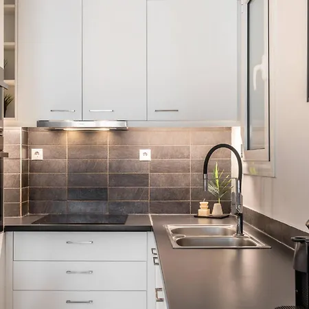 Апартаменты Charming & Comfy 2bd In Acropolis Area By Upstreet *